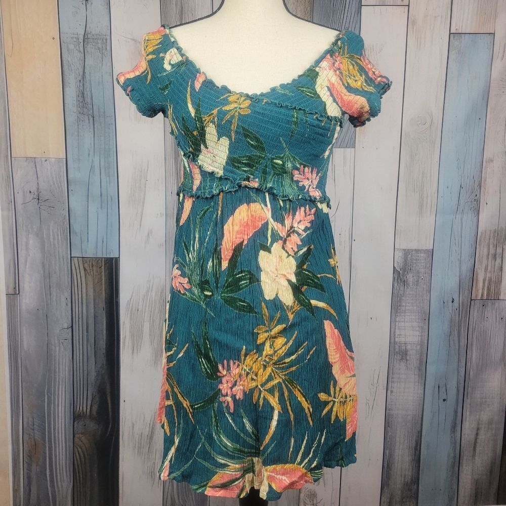 Patrons Off Peace Smocked Off Shoulder Dress Green Floral Size Medium